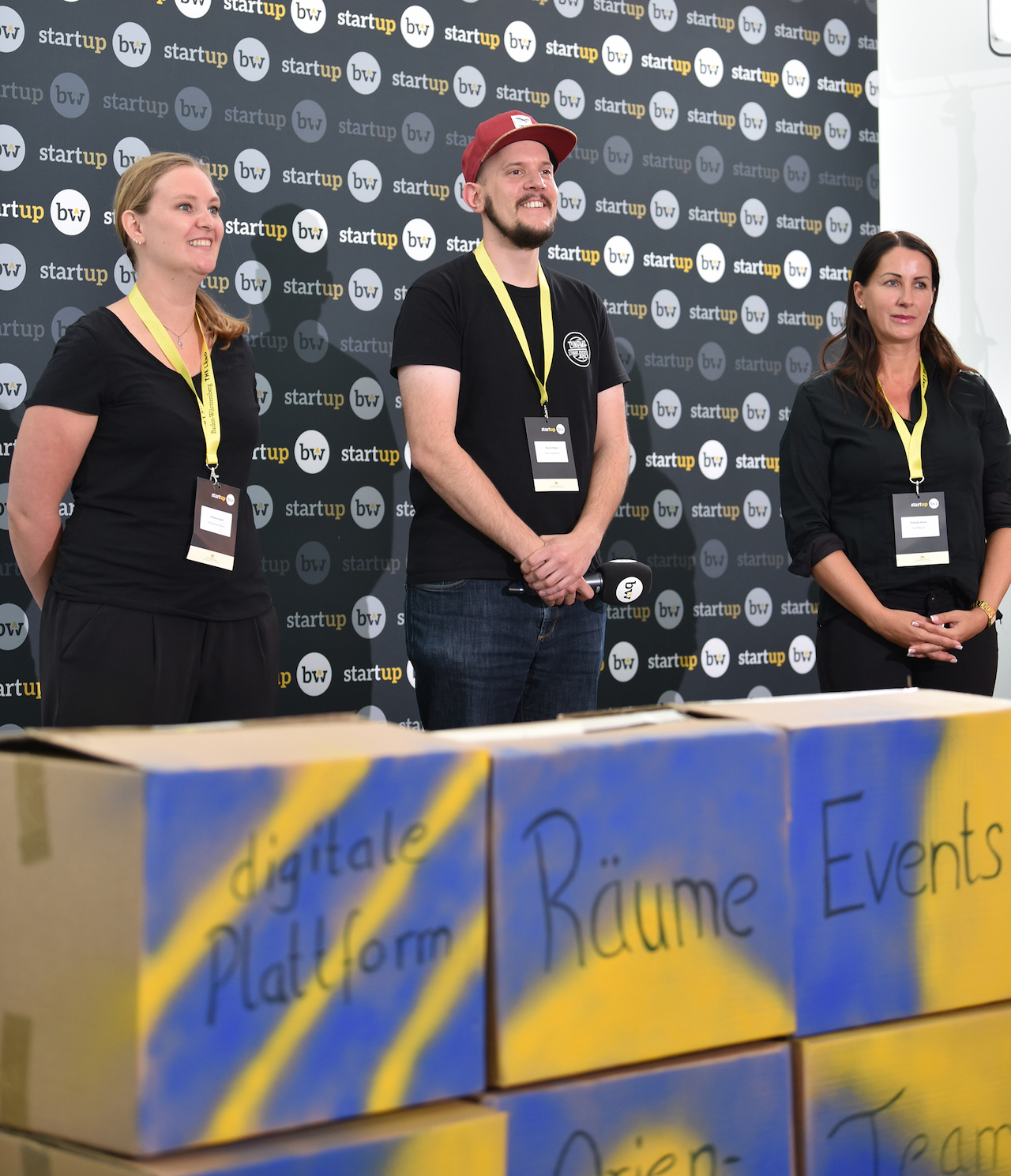 Das Biberacher Team auf der Bühne beim Wettbewerb Gründungsfreundliche Kommune