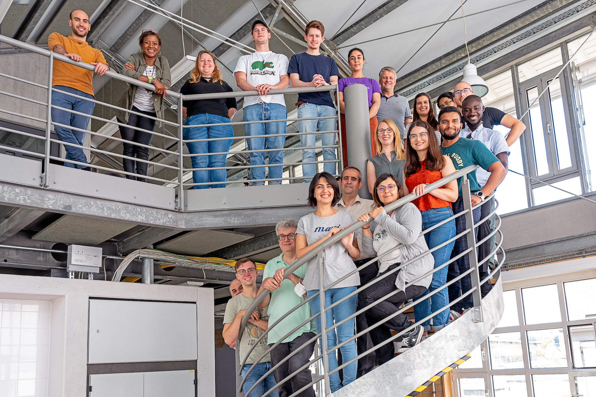 Gruppenbild auf Wendeltreppe