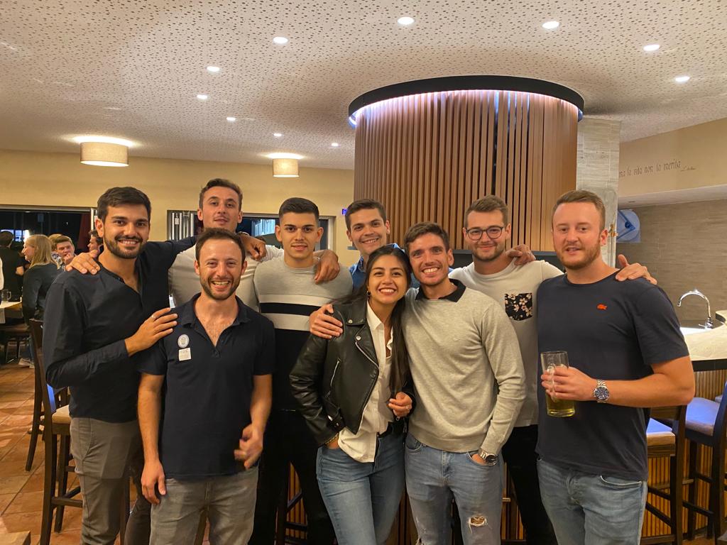 Gruppe junger Studierender