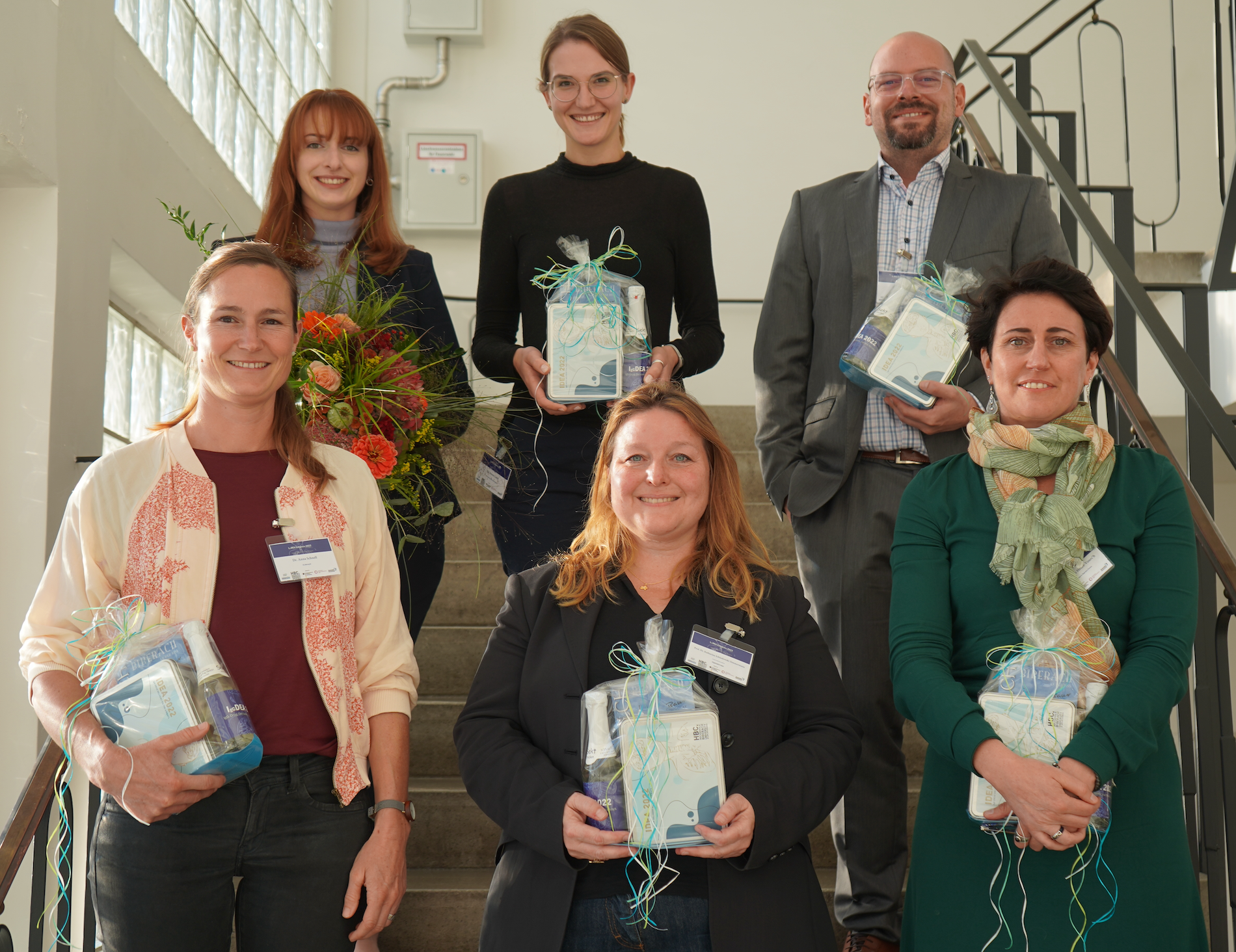 Gruppenfoto mit sechs Personen