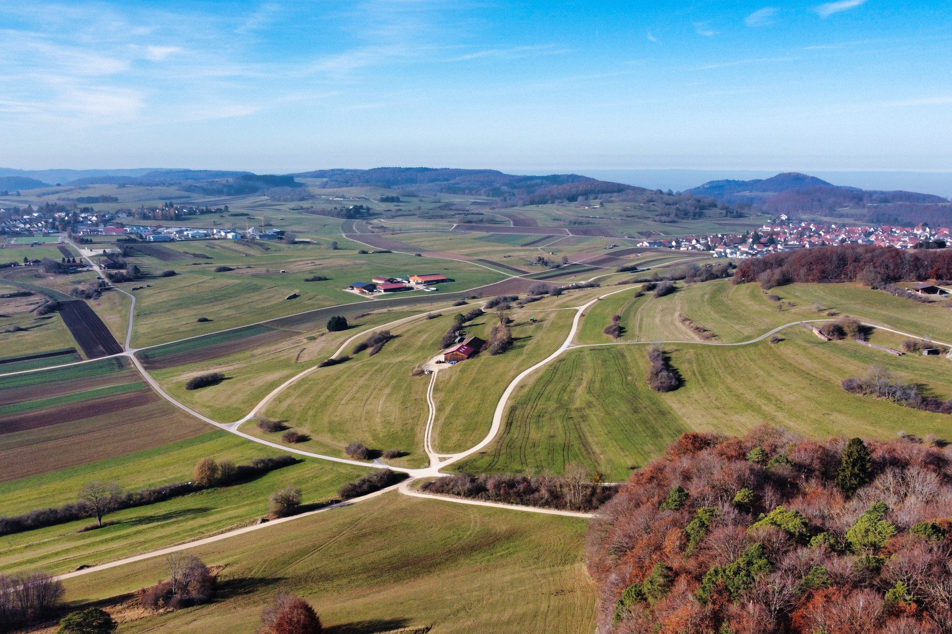 Drohnenaufnahme überhalb des Gebiets der Burgruine Hohgengenkingen