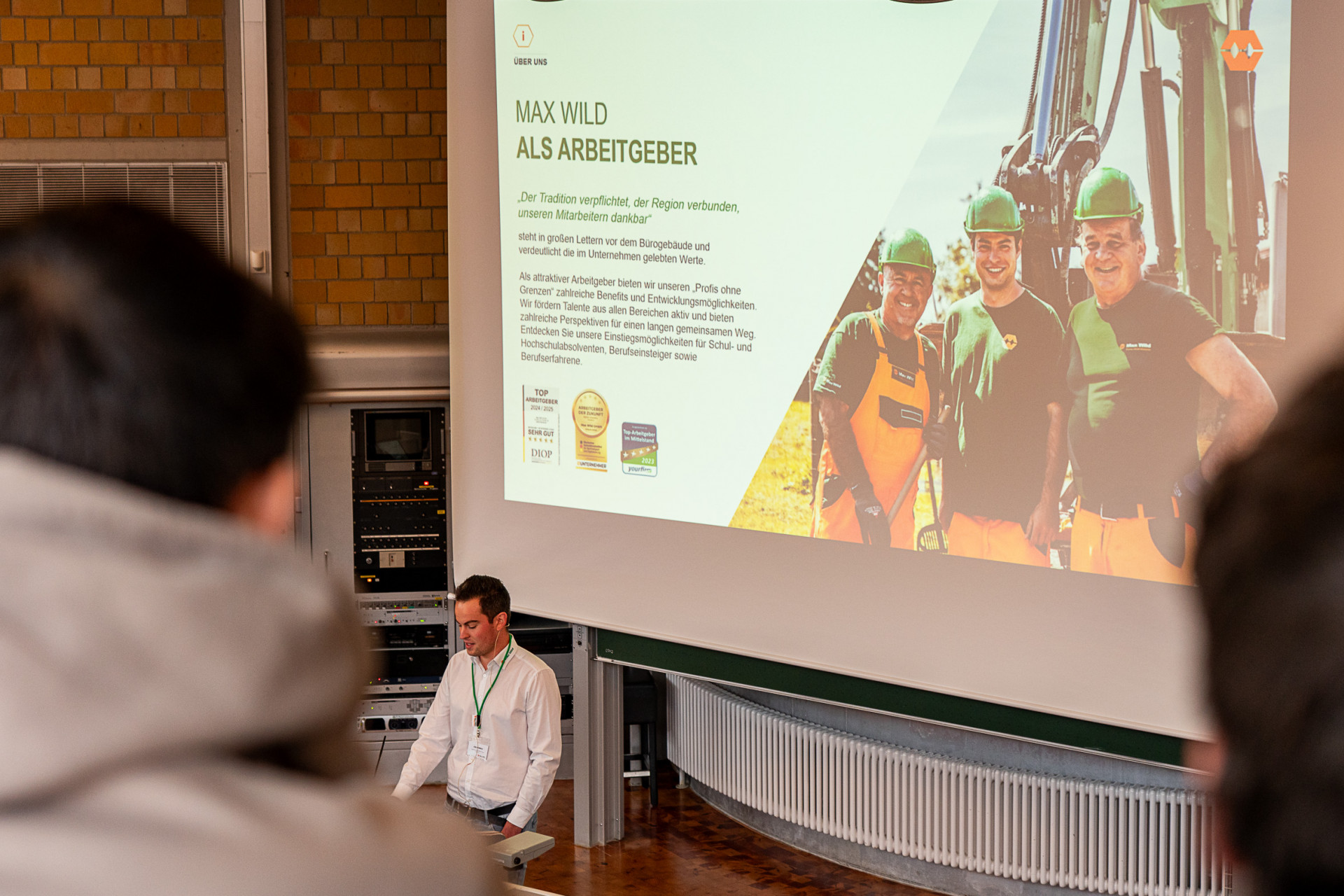 Personen im Hörsaal