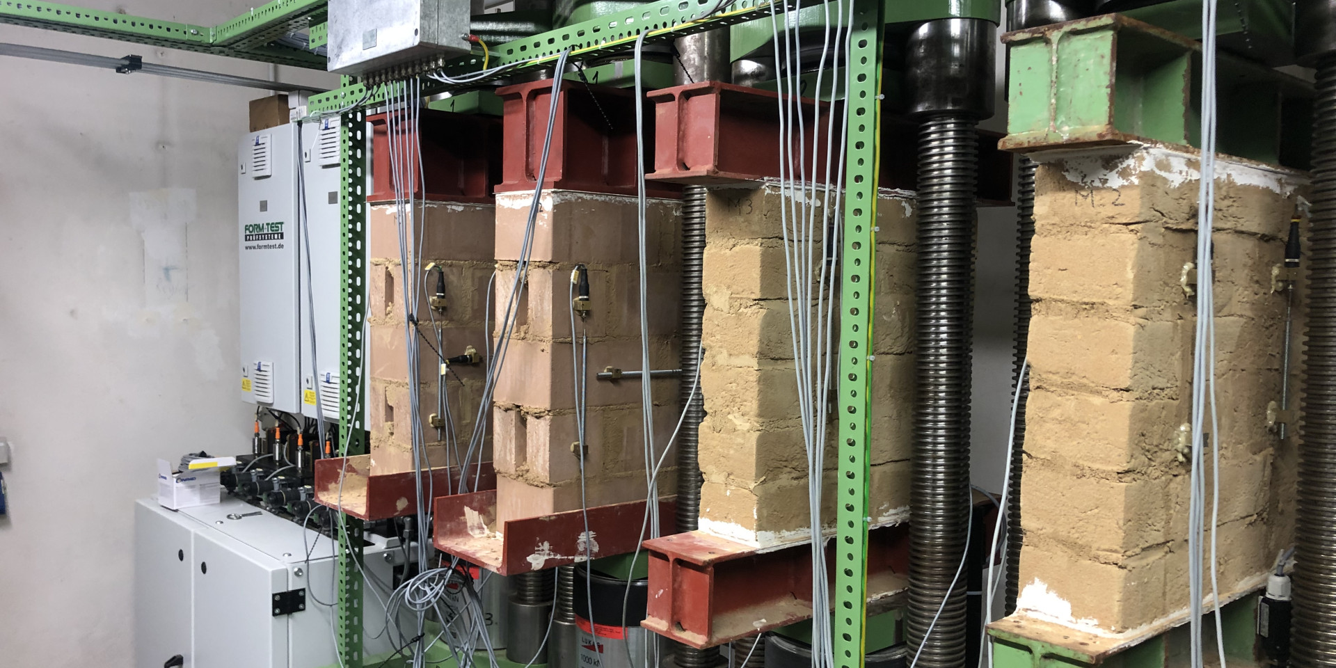 Rohstoffe aufgestapelt