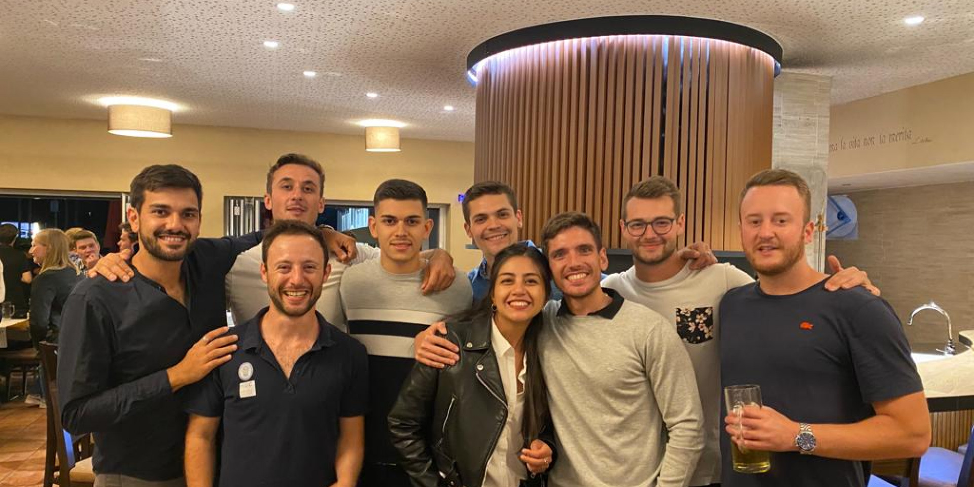 Gruppe junger Studierender