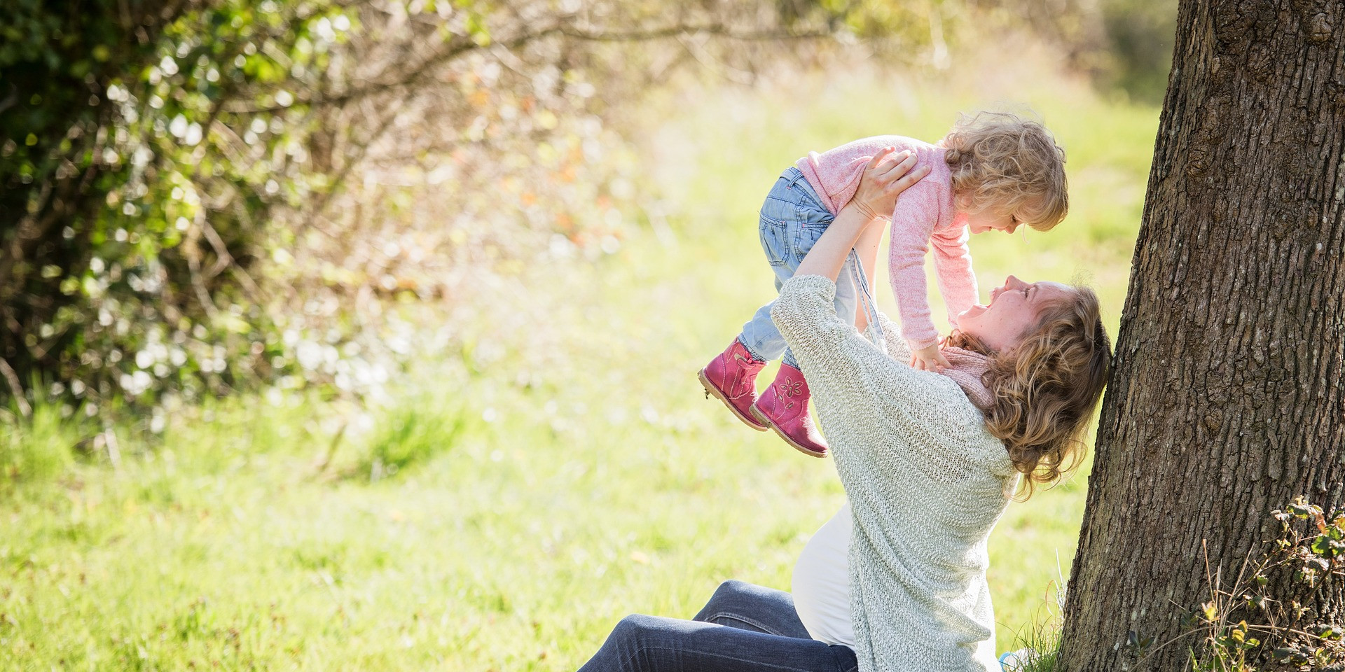 schwangere Frau mit Kind