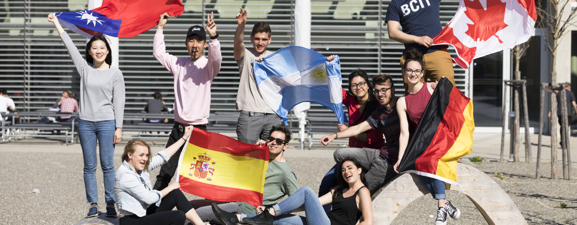 Internationale Studierende auf dem Campus Stadt