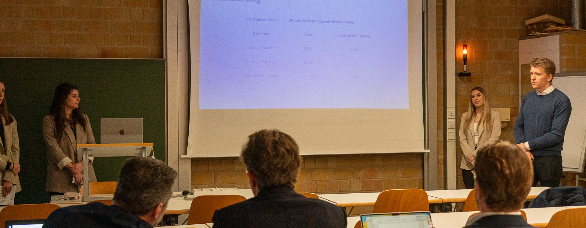 Studierende präsentieren
