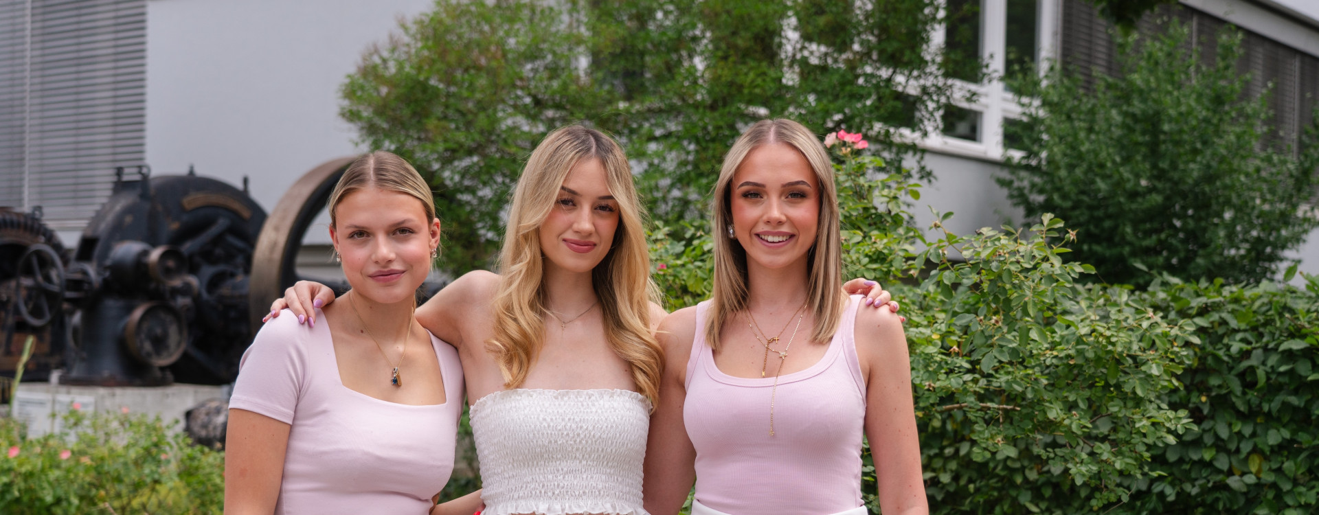 Drei junge Frauen im Portrait