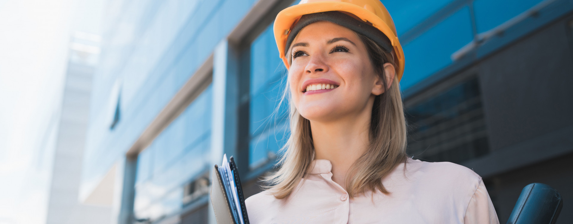 MBA Unternehmensführung Bau - Hauptbild Studentin