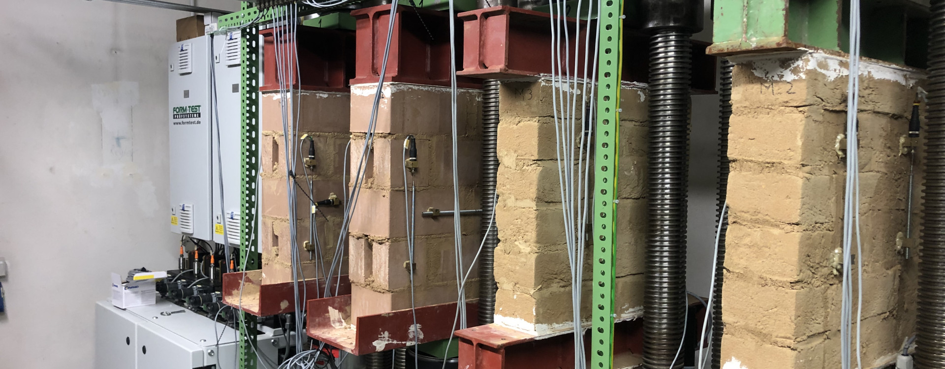 Rohstoffe aufgestapelt