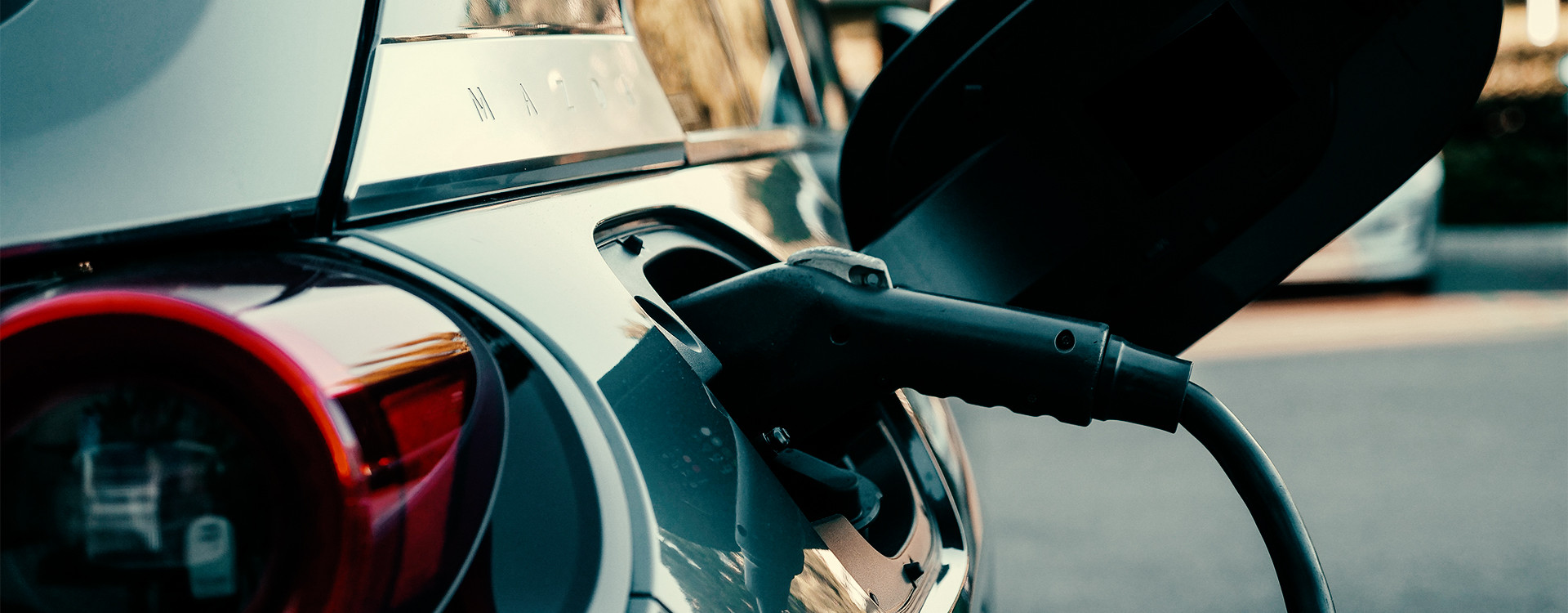 E-Auto, das gerade geladen wird