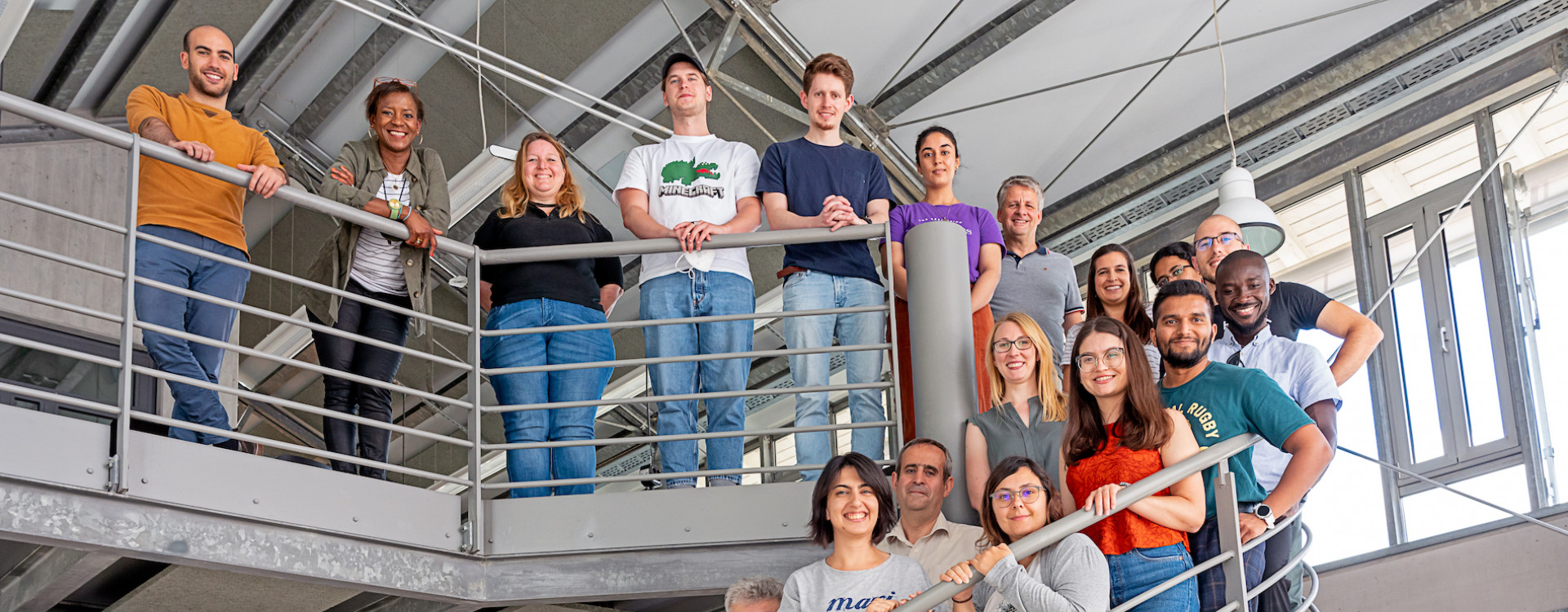 Gruppenbild auf Wendeltreppe