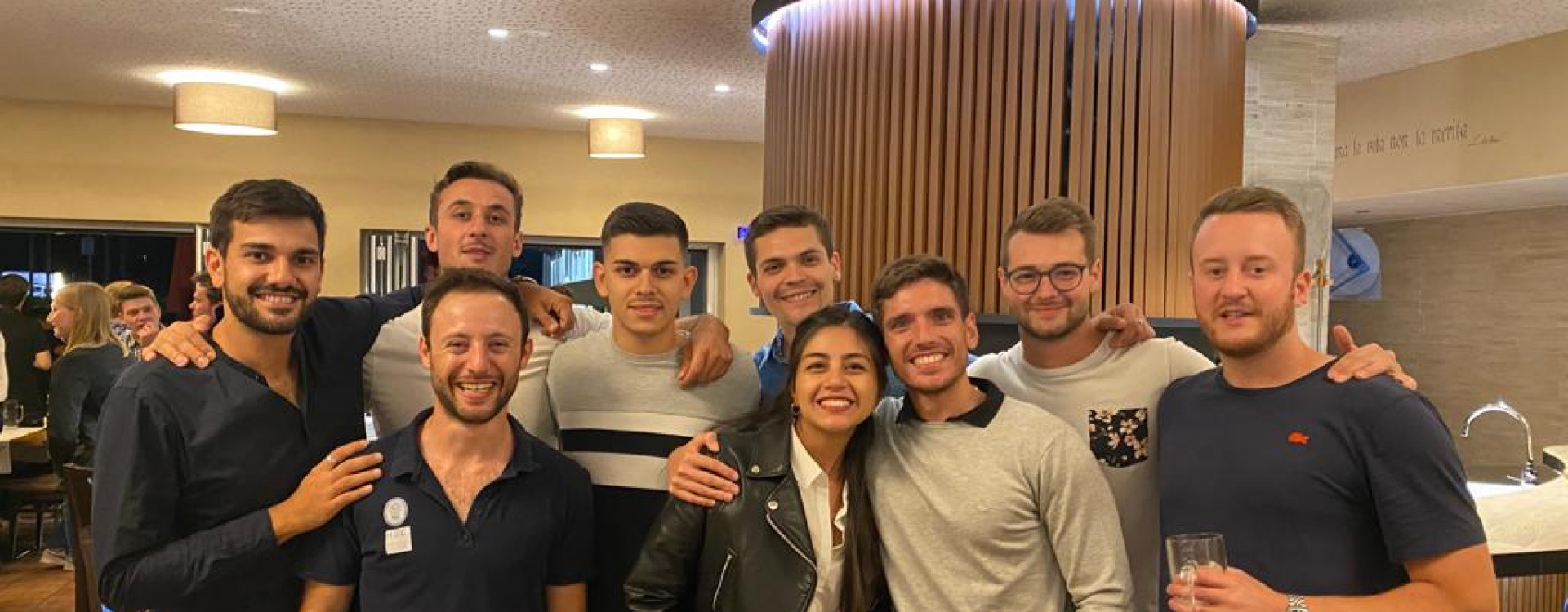 Gruppe junger Studierender