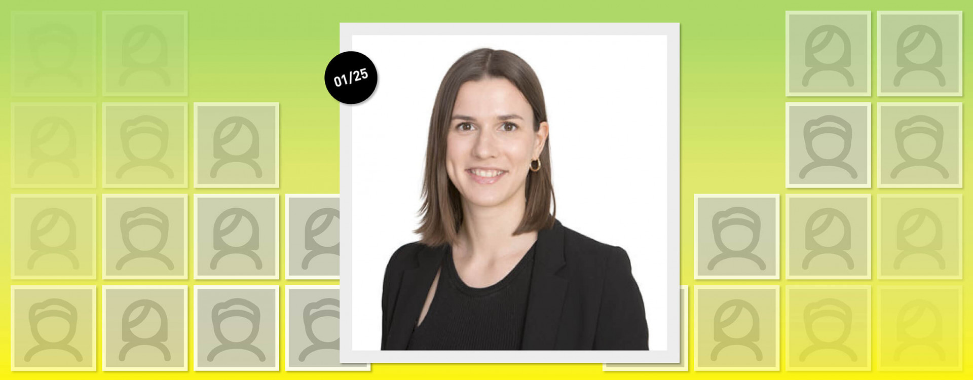 Grafik mit grauen Kacheln und Porträt von Frau in der Mitte