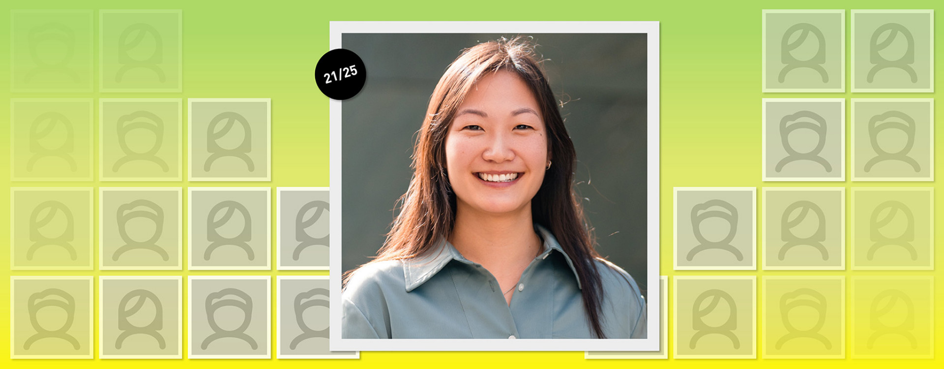 Frau im Porträt vor grün-gelbem Hintergrund