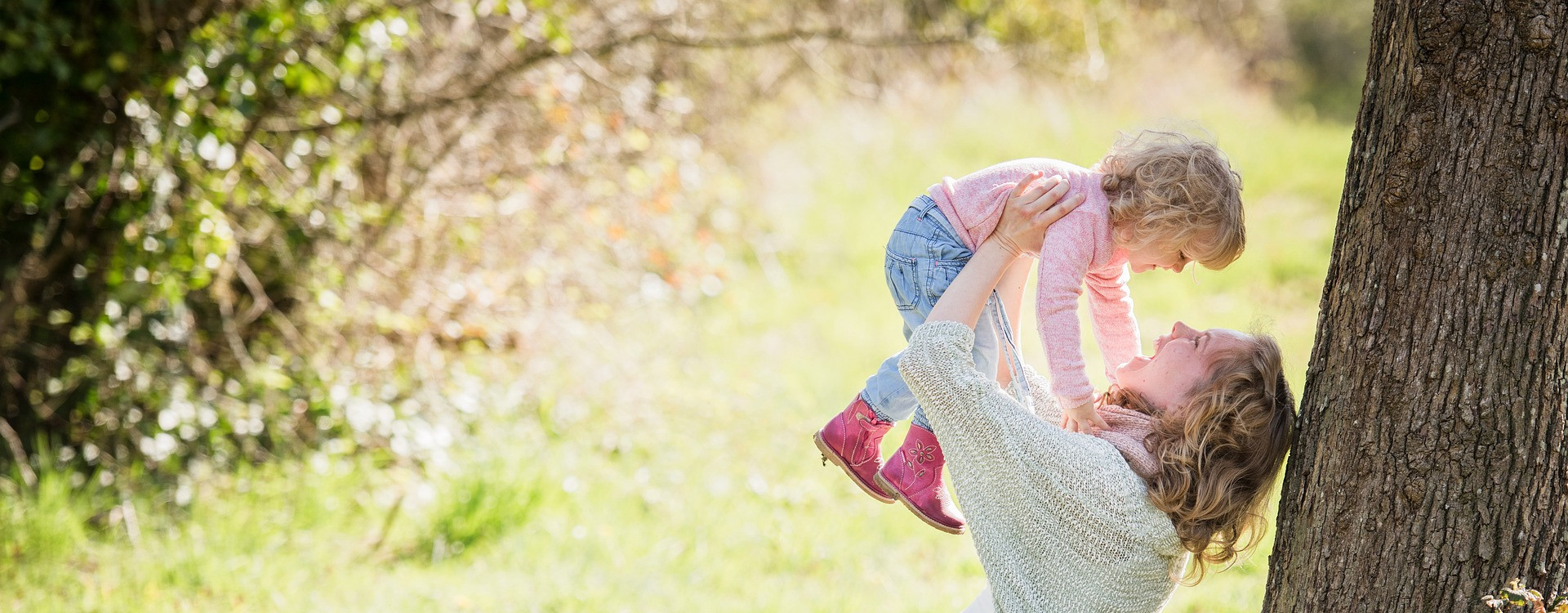 schwangere Frau mit Kind