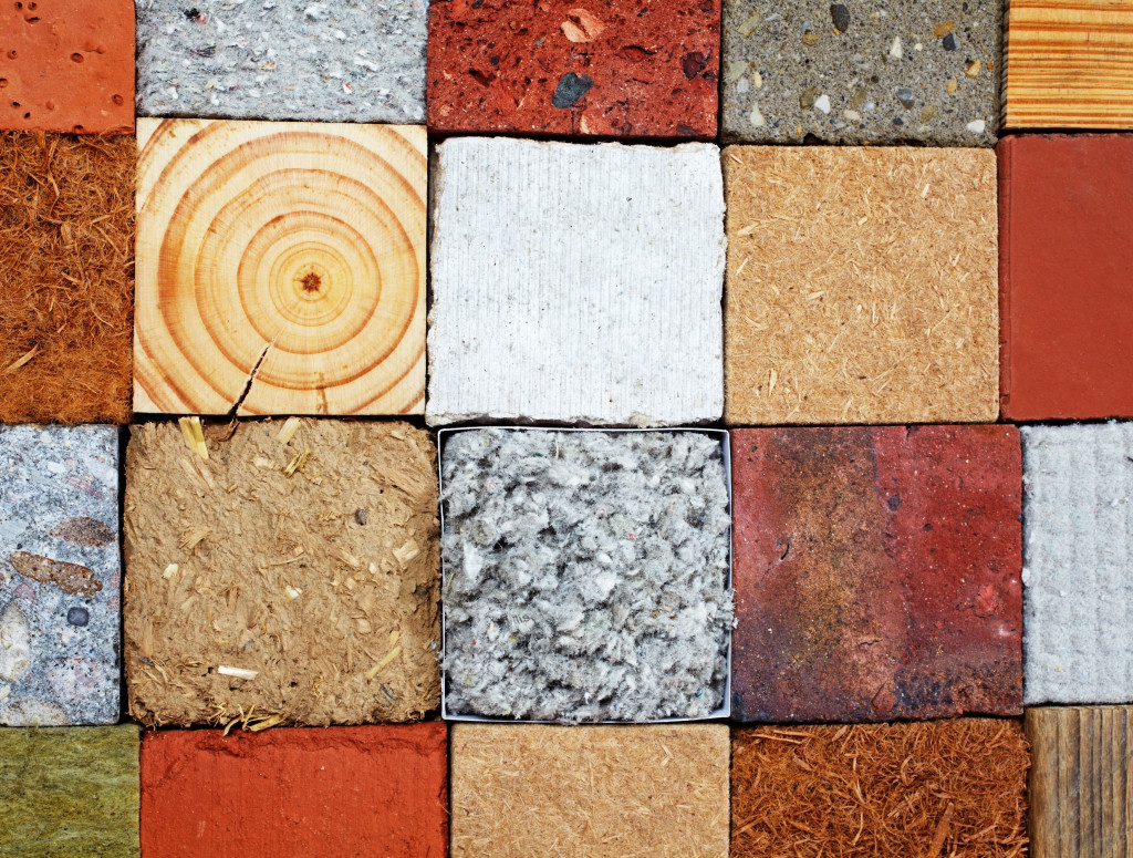 verschiedene Materialien nebeneinander als viereckige Klötze