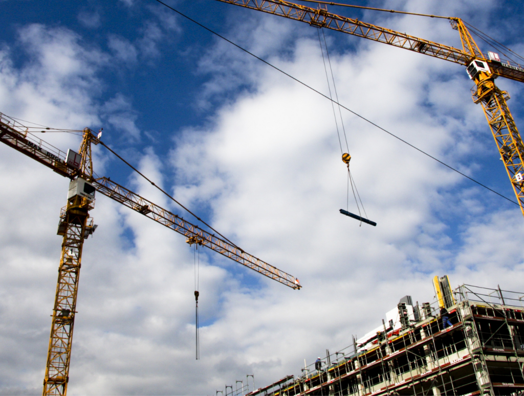 Baustelle mit Blick in Himmel