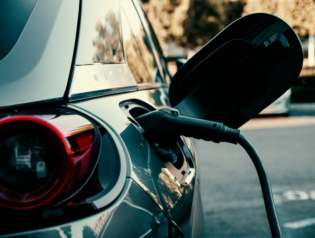 E-Auto, das gerade geladen wird