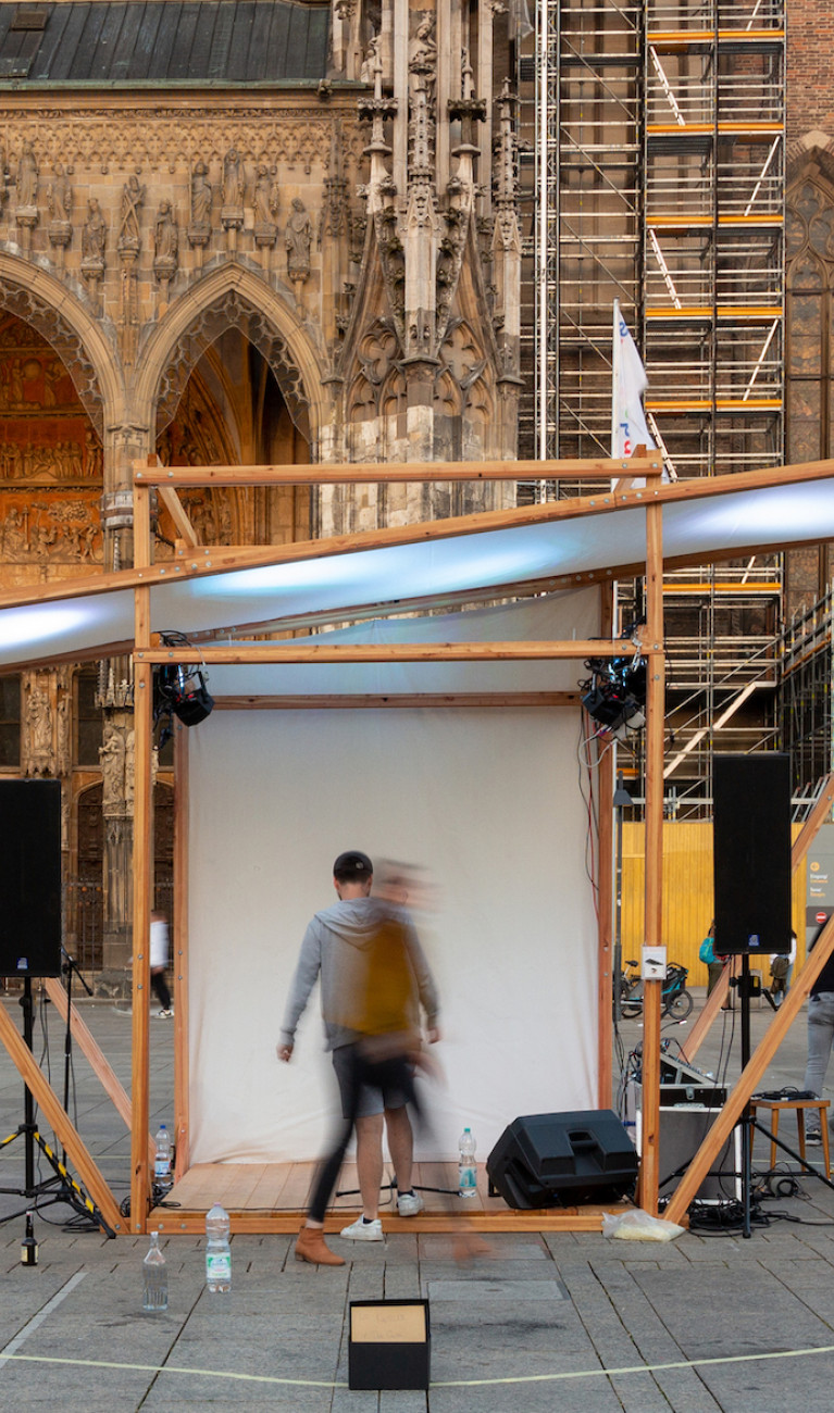 Qube vor dem Ulmer Münster