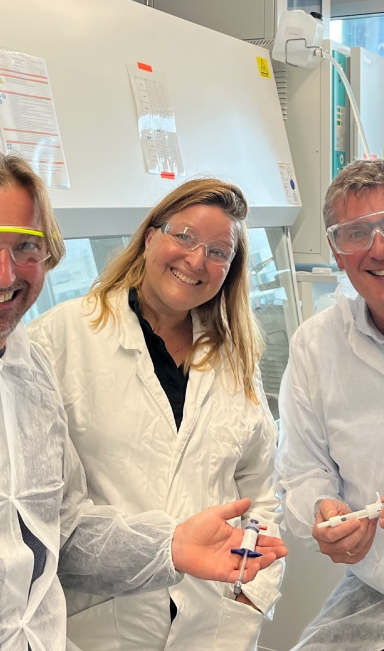 Prof. Dr. Katharina Zimmermann, Dr. Tom Appl & Axel Fischer im Labor 