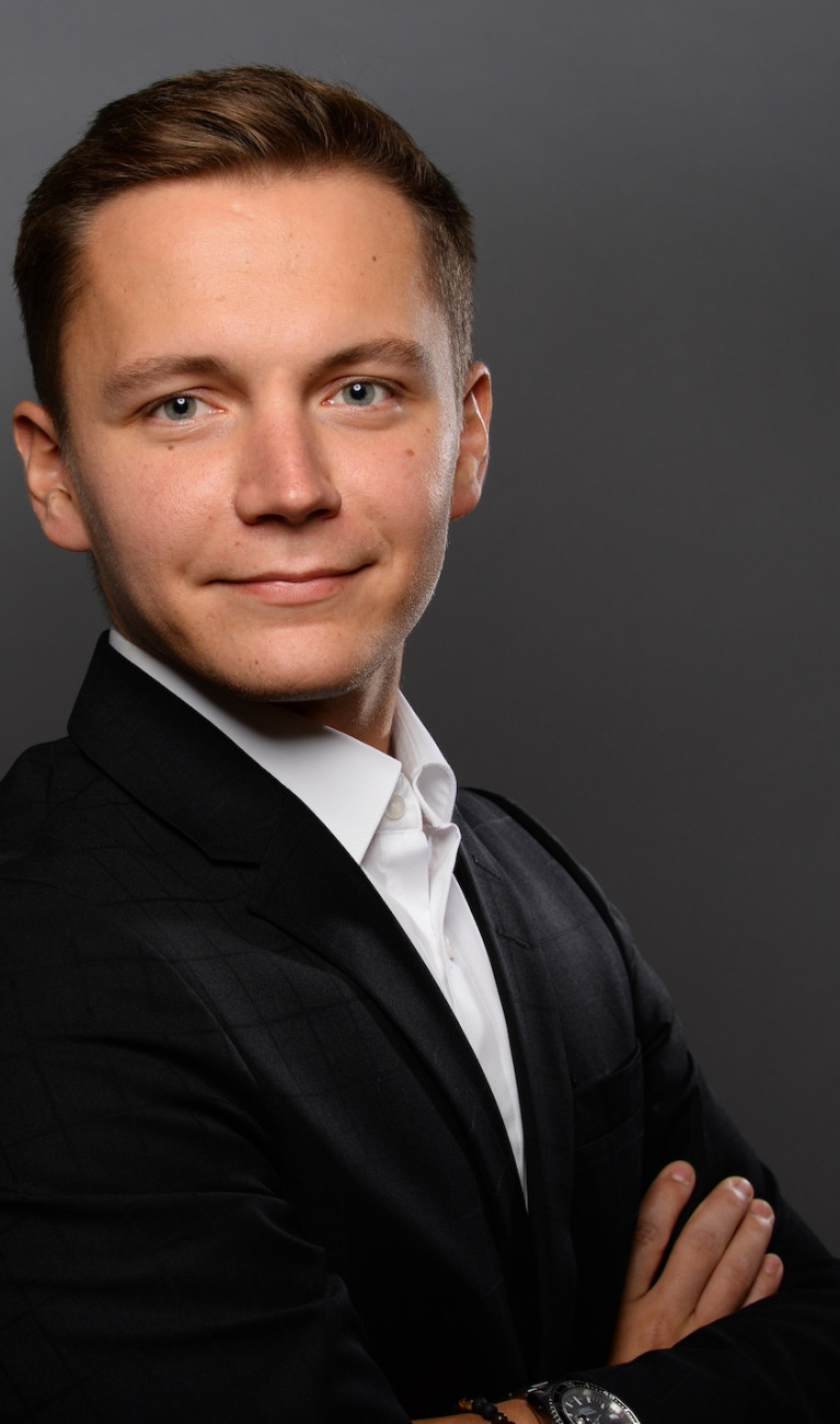 Mann im Anzug im Porträt