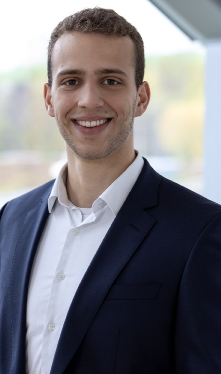 Absolvent Wirtschaftsrecht (Bau und Immobilien)