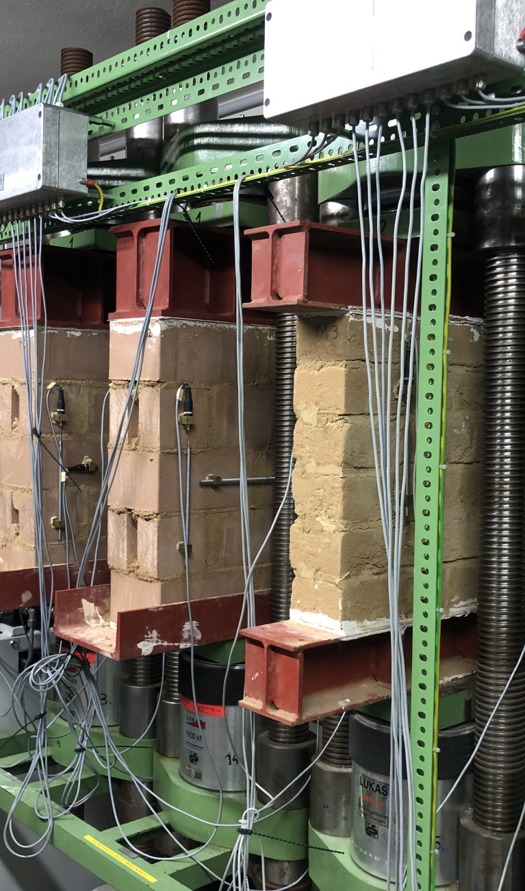 Rohstoffe aufgestapelt