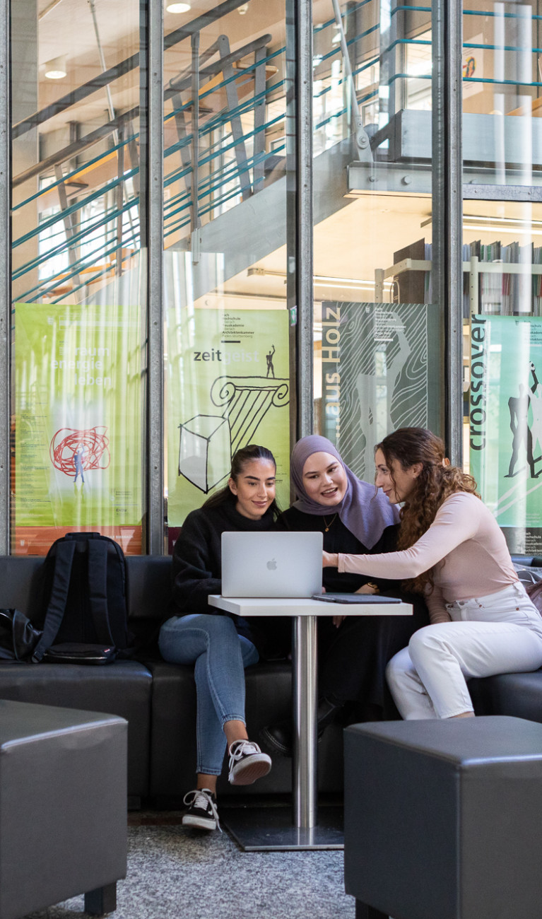 Studierende beim Lernen