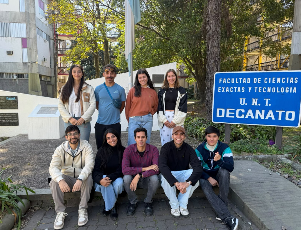 Studierende aus Deutschland und Argentinien in einem Vorlesungsraum