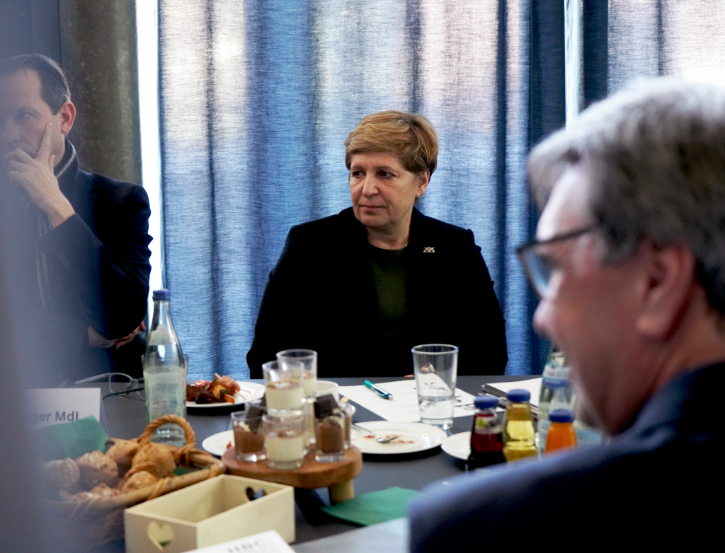 Nicole Razavi zu Besuch an der HBC