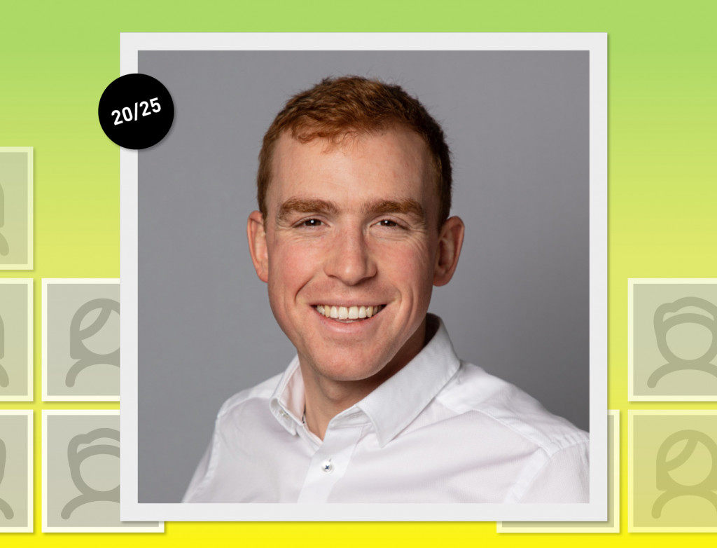 Mann im Porträt vor grün-gelbem Hintergrund