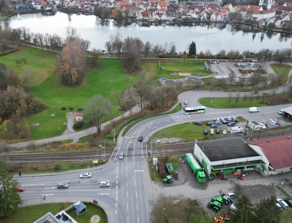 Drohnenaufnahme vom Bahnübergang in Bad Waldsee (BW)