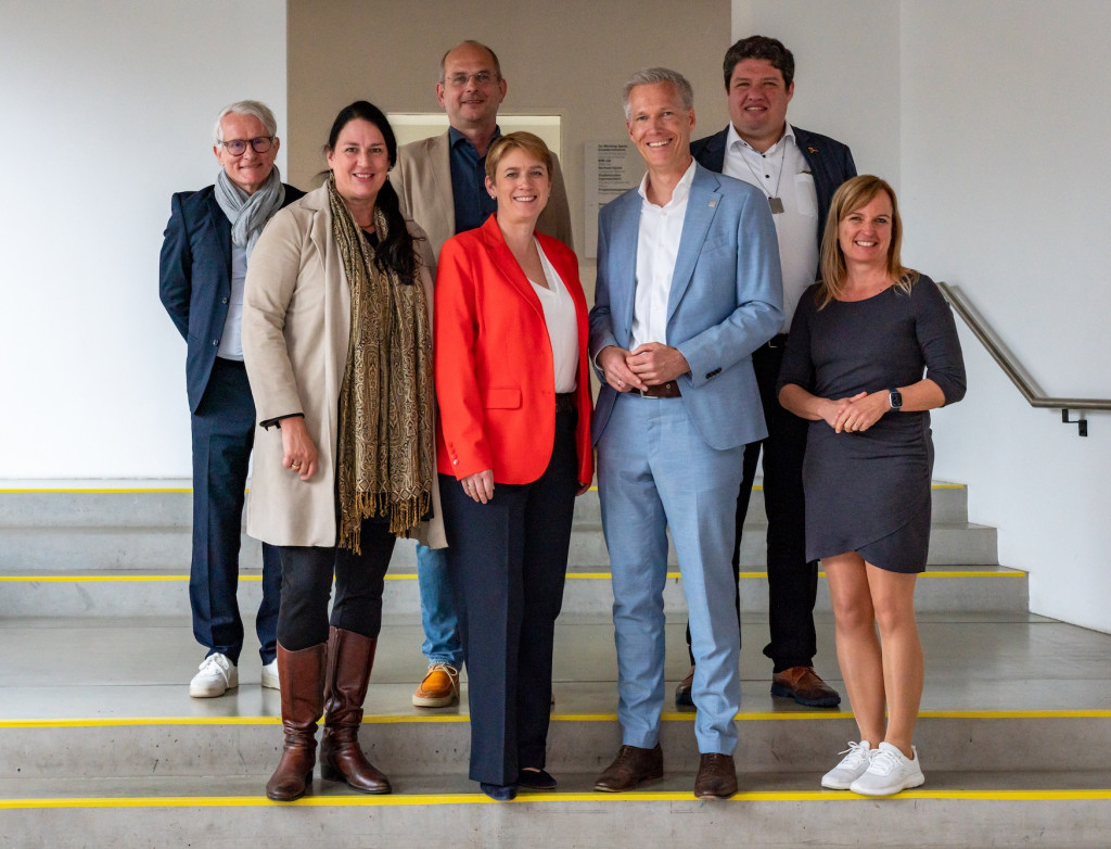 Gruppenbild mit mehreren Personen