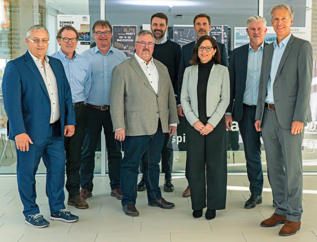 Menschen bei Gruppenbild, stehend