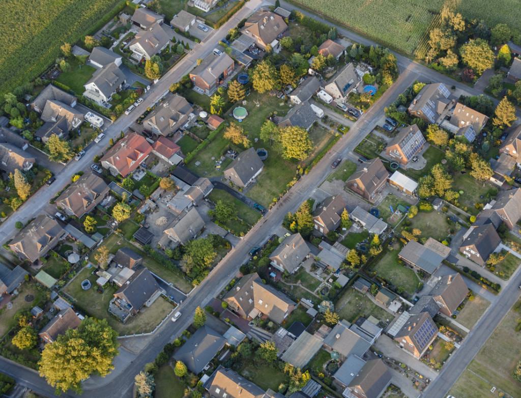 Einfamilienhaus Siedlung iStock 526599421