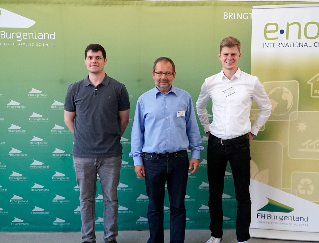 Drei Personen vor Banner e-nova Kongress