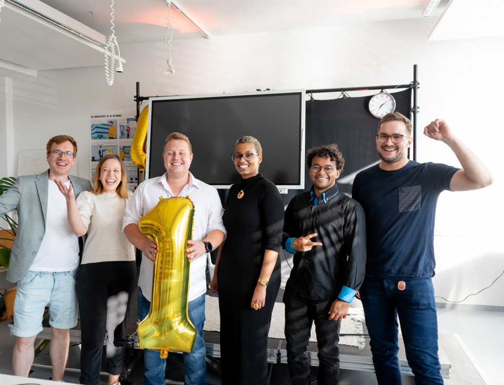 Gruppenbild mit goldener Eins