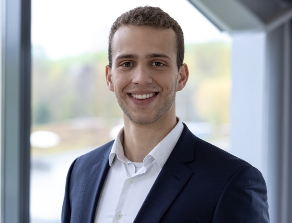 Absolvent Wirtschaftsrecht (Bau und Immobilien)