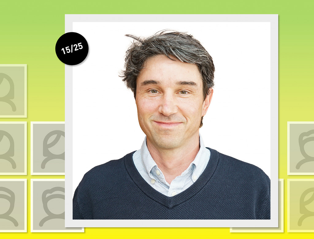 Mann im Porträt vor grün-gelbem Hintergrund