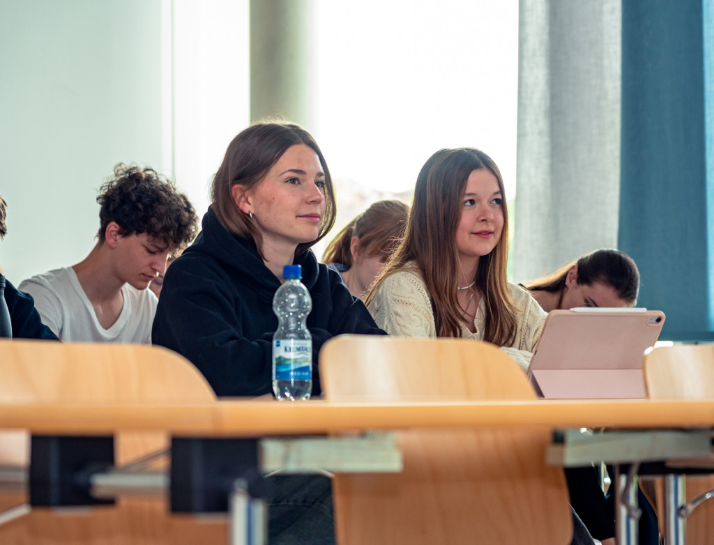 Schülerinnen in der Vorlesung